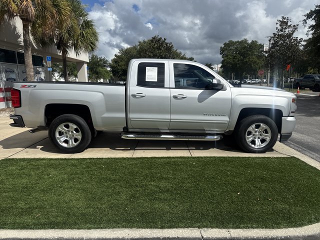 Used 2017 Chevrolet Silverado 1500 LT w/ All Star Edition AWD/4WD image 4