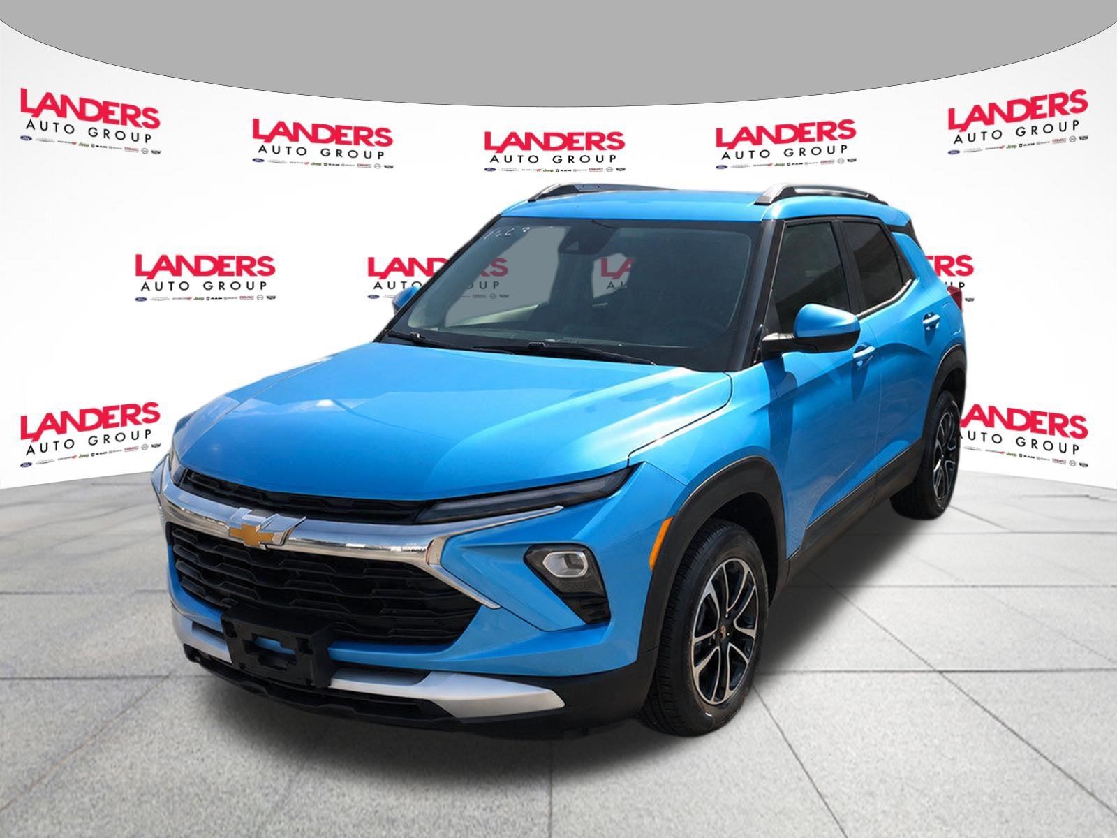 Used 2025 Chevrolet TrailBlazer LT w/ Driver Confidence Package AWD/4WD image 2