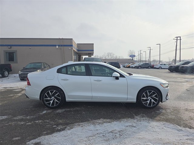 Used 2019 Volvo S60 T5 Momentum w/ Premium Package image 4