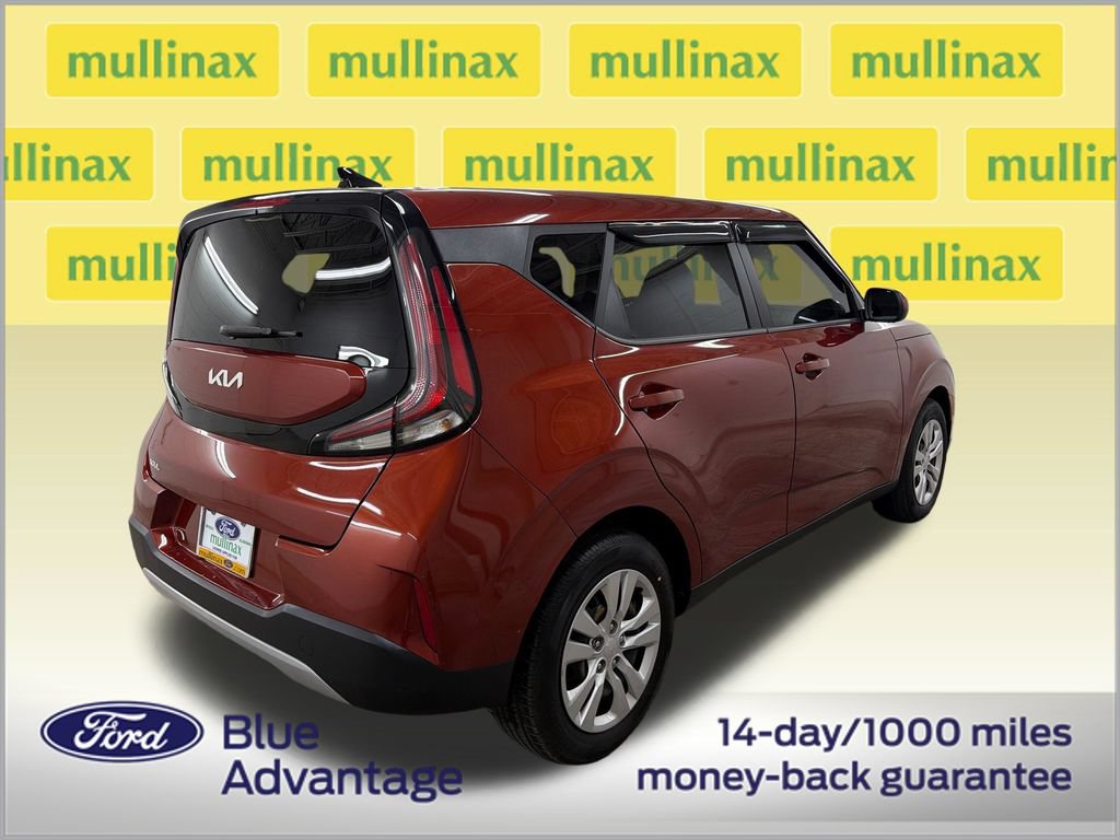 Used 2023 Kia Soul LX FWD image 3