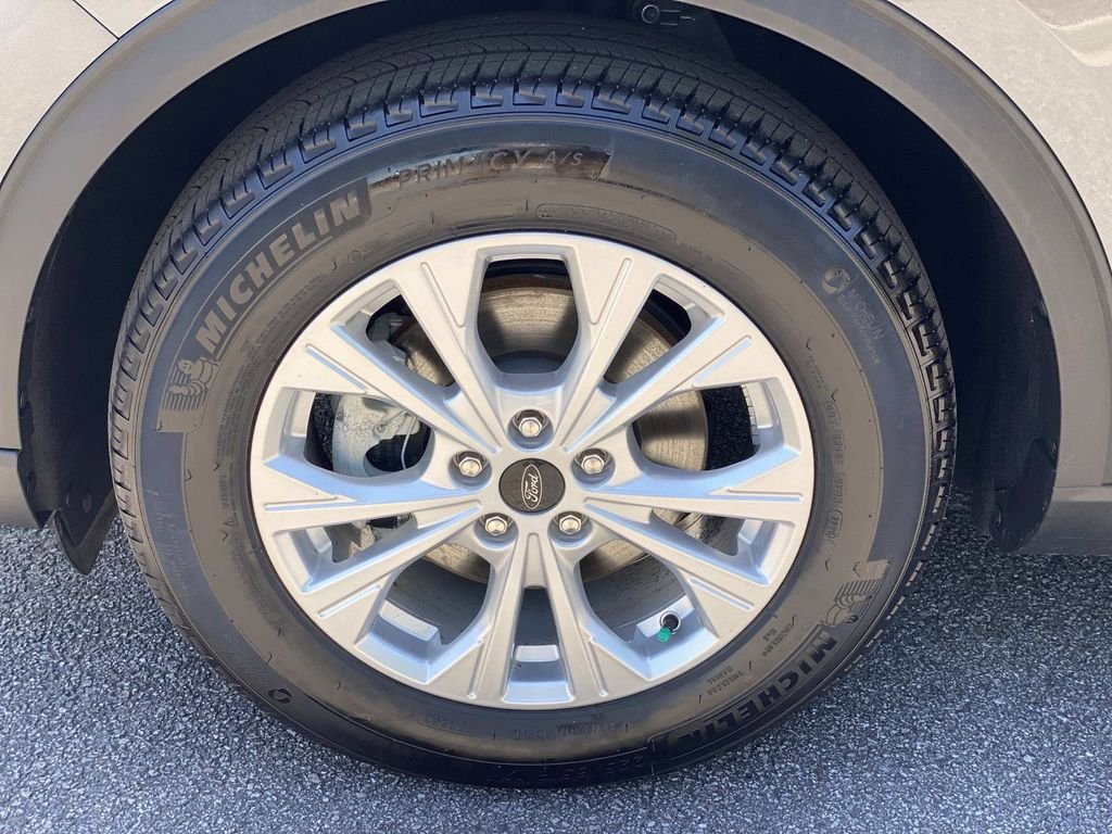 Certified 2025 Ford Escape Active FWD image 11
