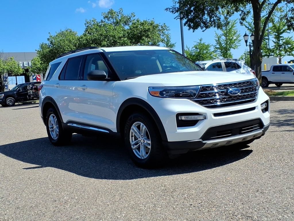 Certified 2023 Ford Explorer XLT w/ Equipment Group 202A AWD/4WD image 7