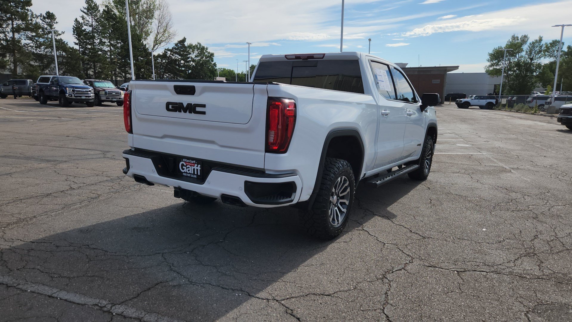 Used 2023 GMC Sierra 1500 AT4 w/ Technology Package AWD/4WD image 9