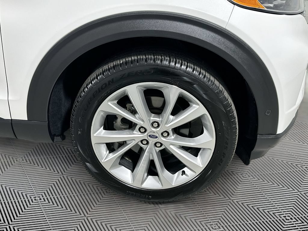 Certified 2022 Ford Explorer Platinum w/ Equipment Group 601A AWD/4WD image 23