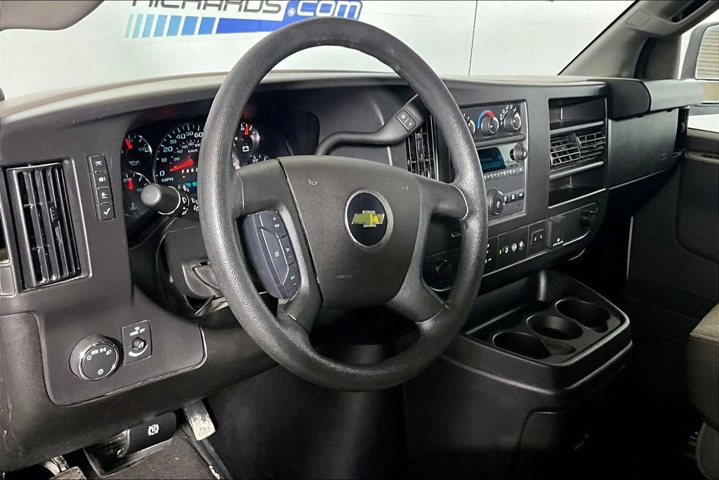Used 2025 Chevrolet Express 3500 LT w/ LT Preferred Equipment Group RWD image 10