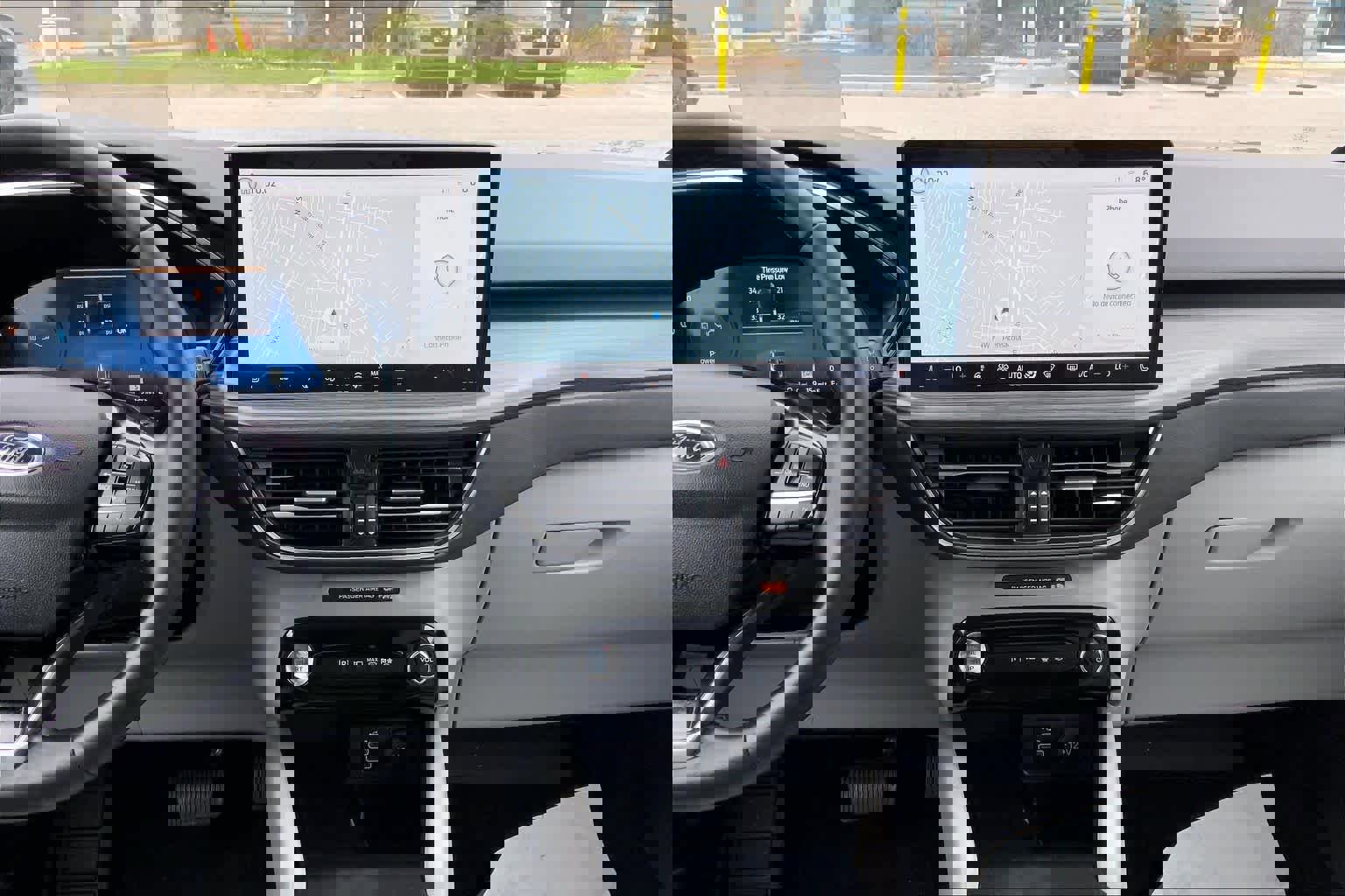 Certified 2025 Ford Escape SE w/ PHEV Premium Package image 6