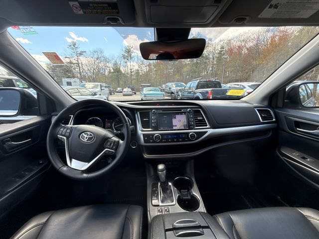 Used 2019 Toyota Highlander XLE AWD/4WD image 21