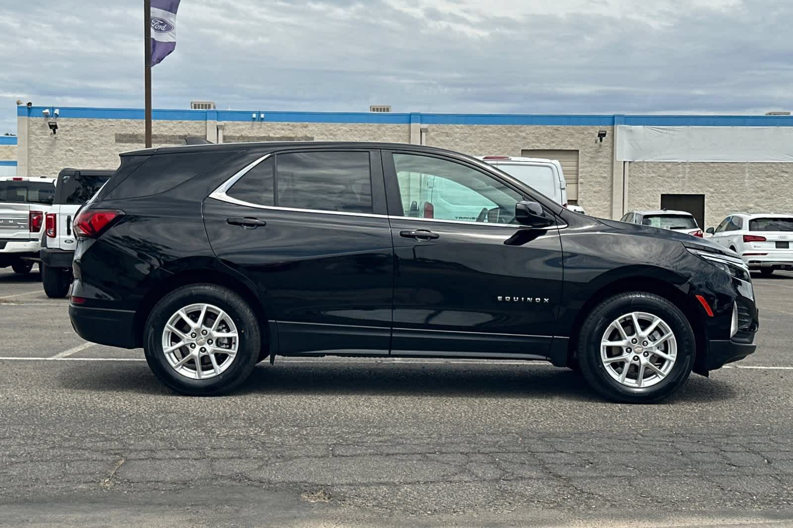 Used 2022 Chevrolet Equinox LT w/ LPO, Floor Liner Package AWD/4WD image 8