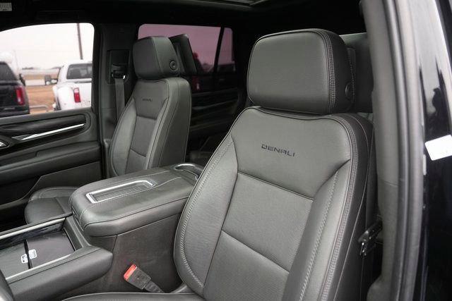 Used 2021 GMC Yukon Denali w/ Denali Premium Package image 10