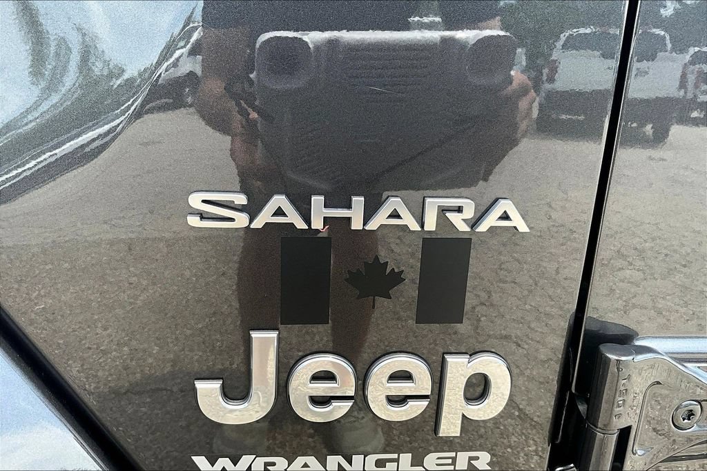 Used 2024 Jeep Wrangler Unlimited Sahara w/ Technology Group AWD/4WD image 22