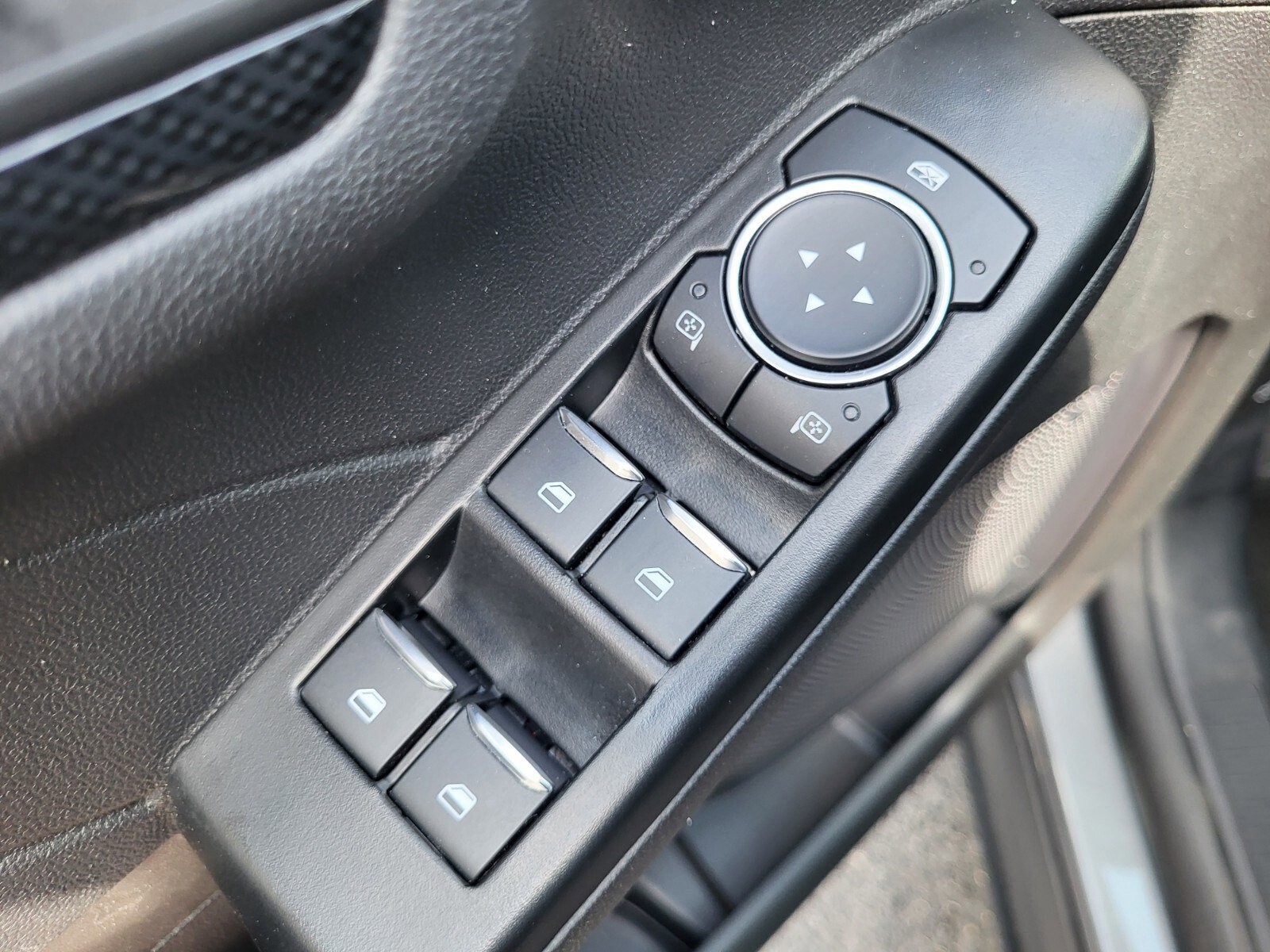 Certified 2025 Ford Escape ST-Line w/ Equipment Group 301A image 19