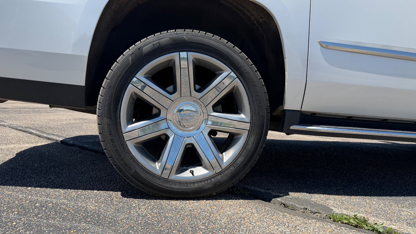 Used 2019 Cadillac Escalade ESV Luxury AWD/4WD image 20