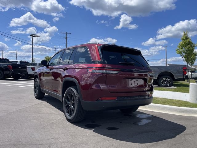 Used 2024 Jeep Grand Cherokee Altitude AWD/4WD image 3