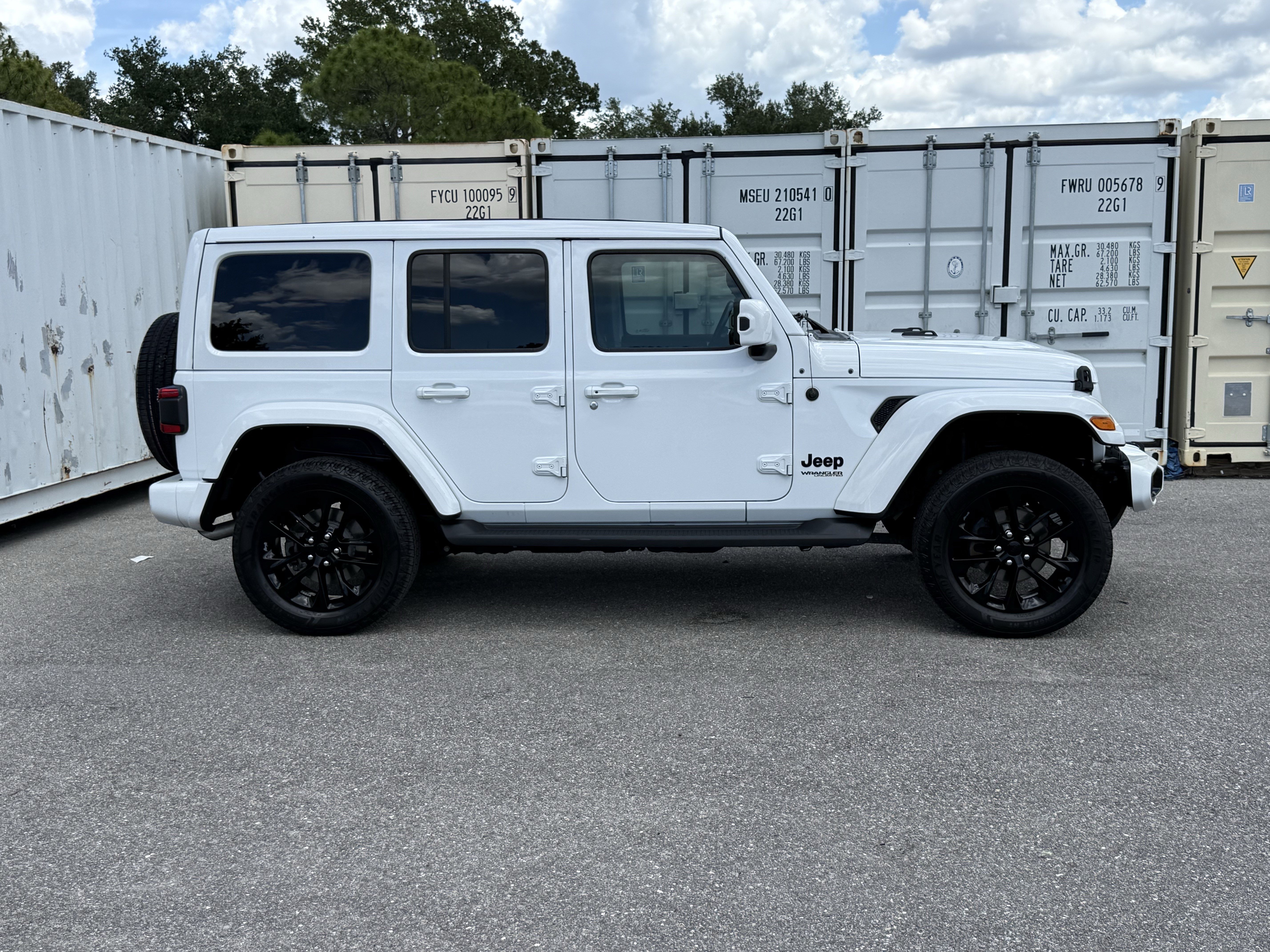 Used 2021 Jeep Wrangler Unlimited Sahara AWD/4WD video 3
