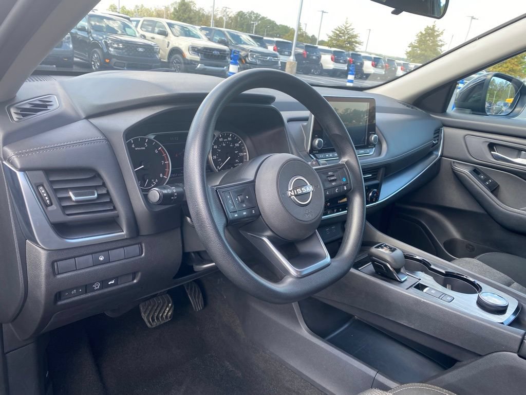 Used 2024 Nissan Rogue SV AWD/4WD image 9