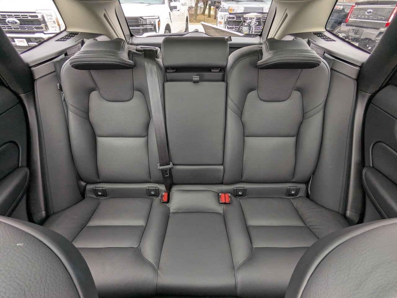 Used 2024 Volvo XC60 B5 Plus image 17