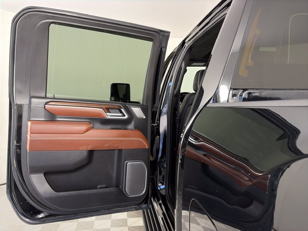 Used 2025 GMC Sierra 3500 Denali Ultimate AWD/4WD image 12