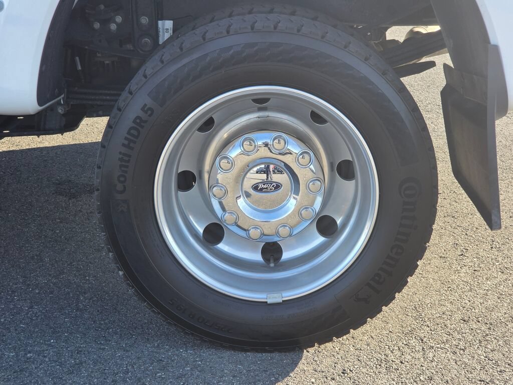 Certified 2025 Ford F450 Platinum w/ FX4 Off-Road Package AWD/4WD image 9