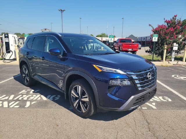 Used 2025 Nissan Rogue SL w/ Tech Package AWD/4WD image 3