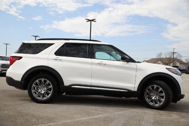 Certified 2025 Ford Explorer Active w/ Active Comfort Package image 2