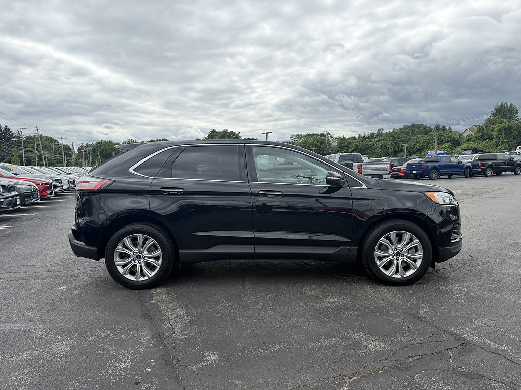 Certified 2022 Ford Edge Titanium AWD/4WD image 9