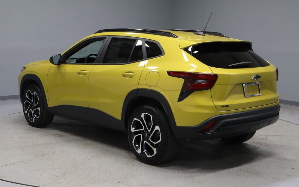 Used 2024 Chevrolet Trax RS w/ Driver Confidence Package image 3