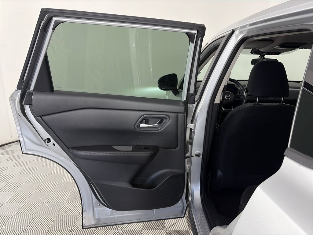 Used 2024 Nissan Rogue SV AWD/4WD image 12