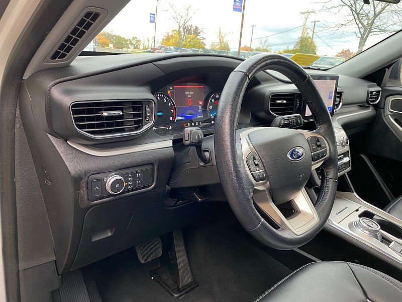 Certified 2022 Ford Explorer XLT w/ Equipment Group 202A image 31