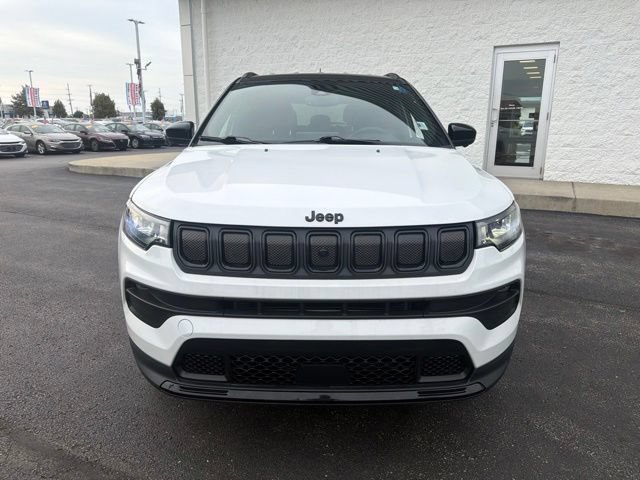 Used 2022 Jeep Compass Latitude w/ Convenience Group AWD/4WD image 3