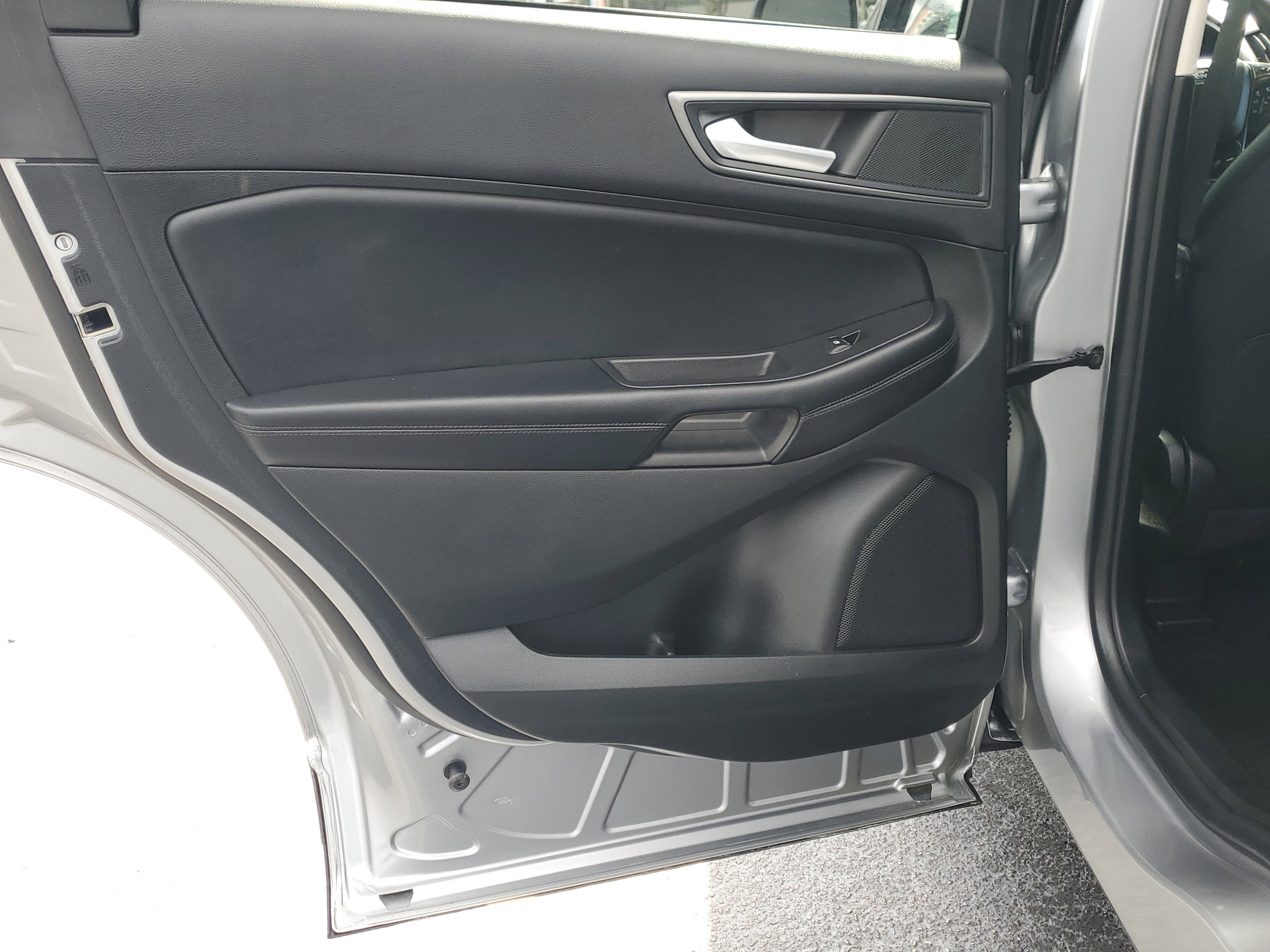 Certified 2023 Ford Edge SE w/ Black Appearance Package image 11