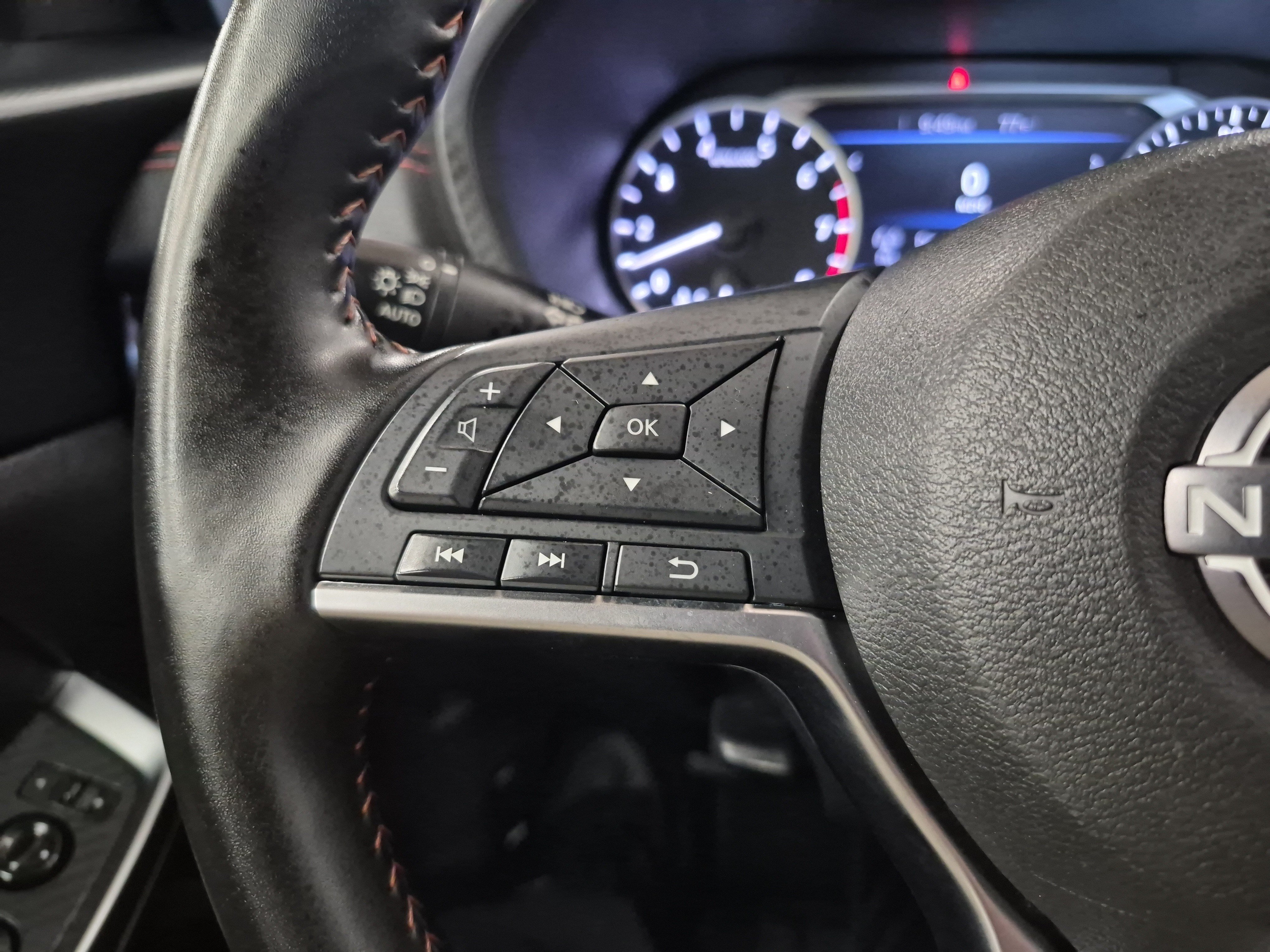 Used 2025 Nissan Sentra SR FWD image 23