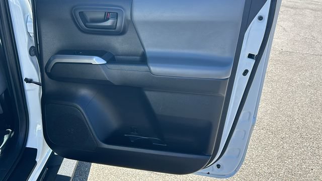 Used 2021 Toyota Tacoma SR5 AWD/4WD image 12
