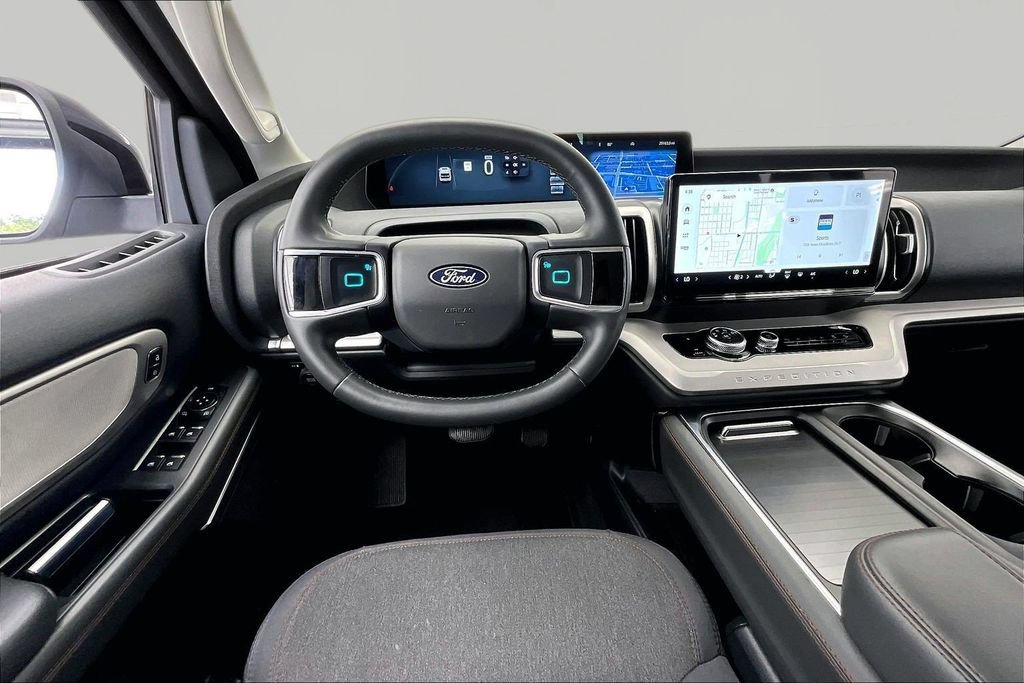 Certified 2025 Ford Expedition Active AWD/4WD image 5