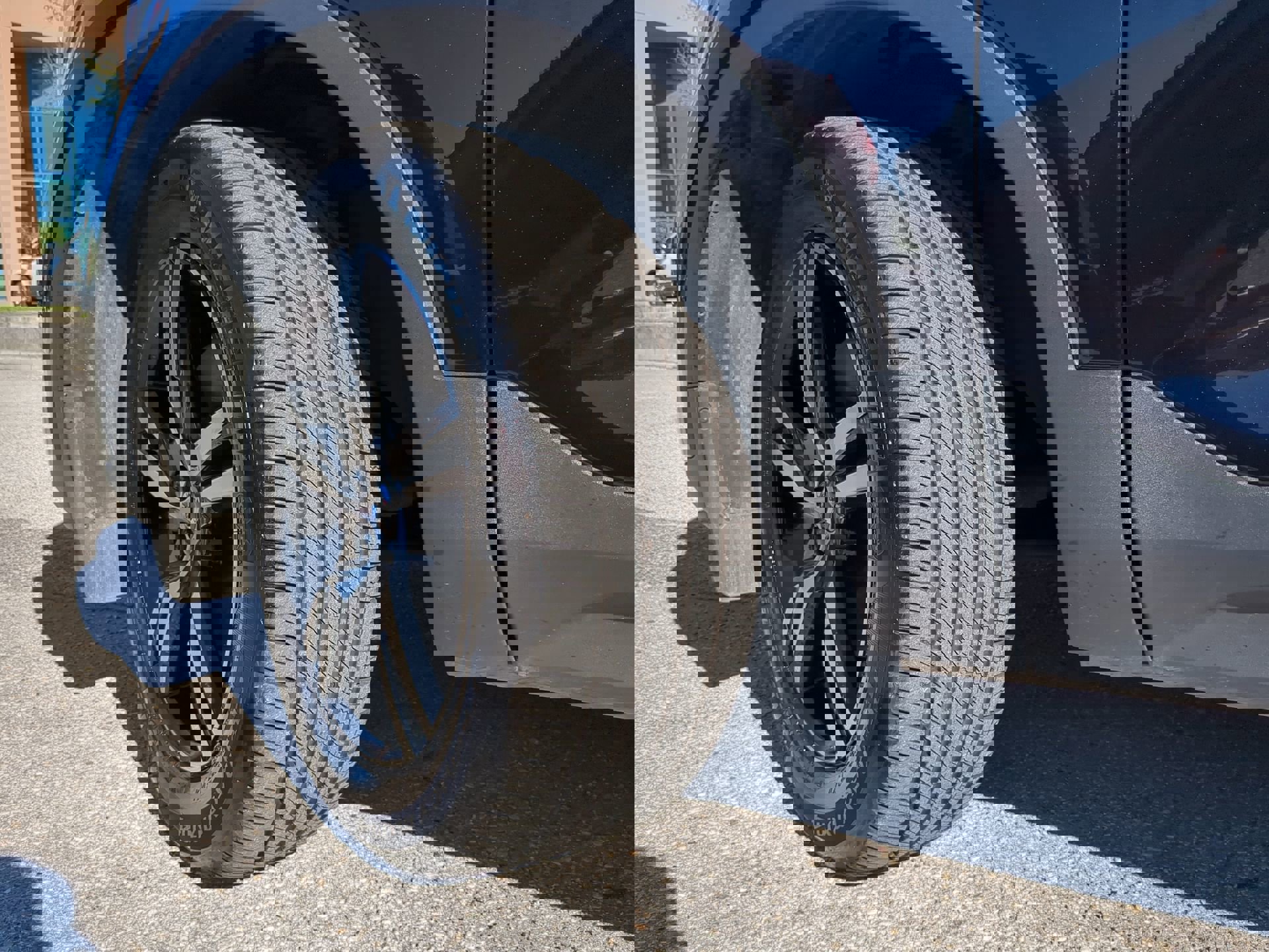 Used 2025 Volvo XC40 B5 Core image 65