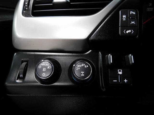 Used 2019 Chevrolet Suburban Premier image 19