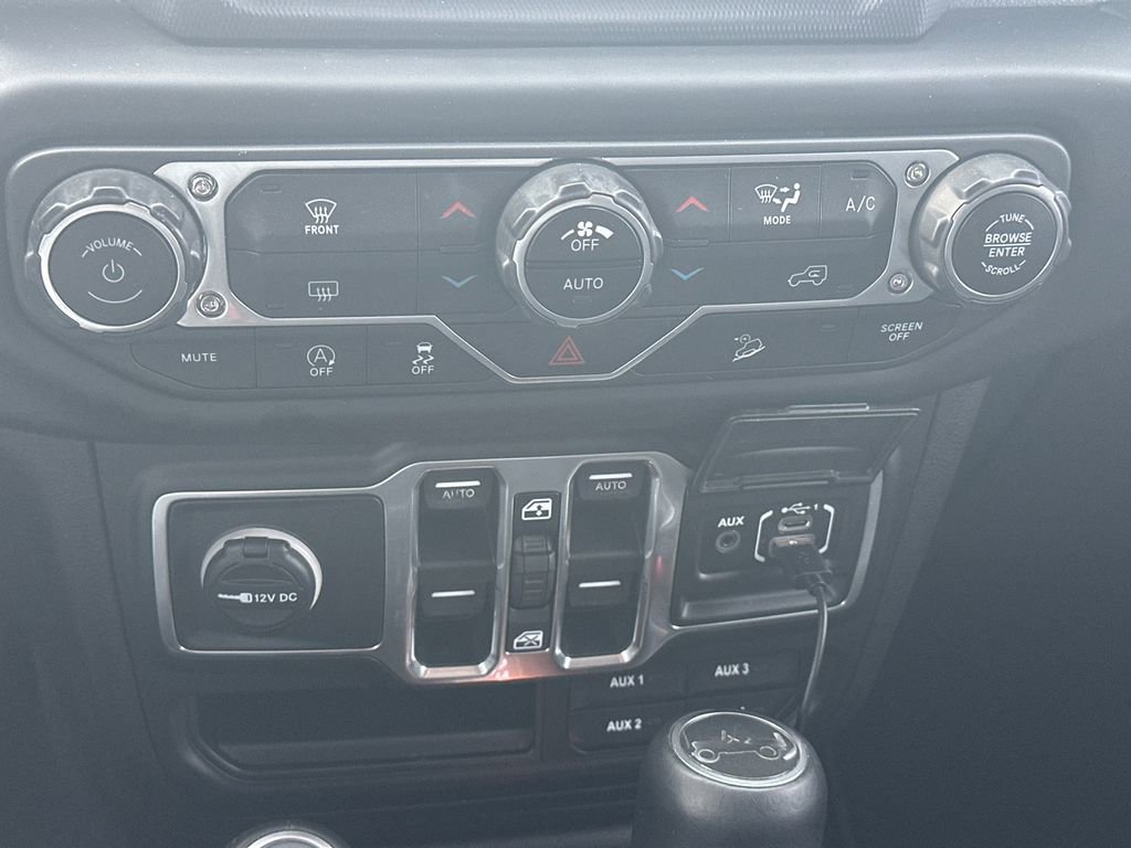 Used 2018 Jeep Wrangler Unlimited Sahara AWD/4WD image 31