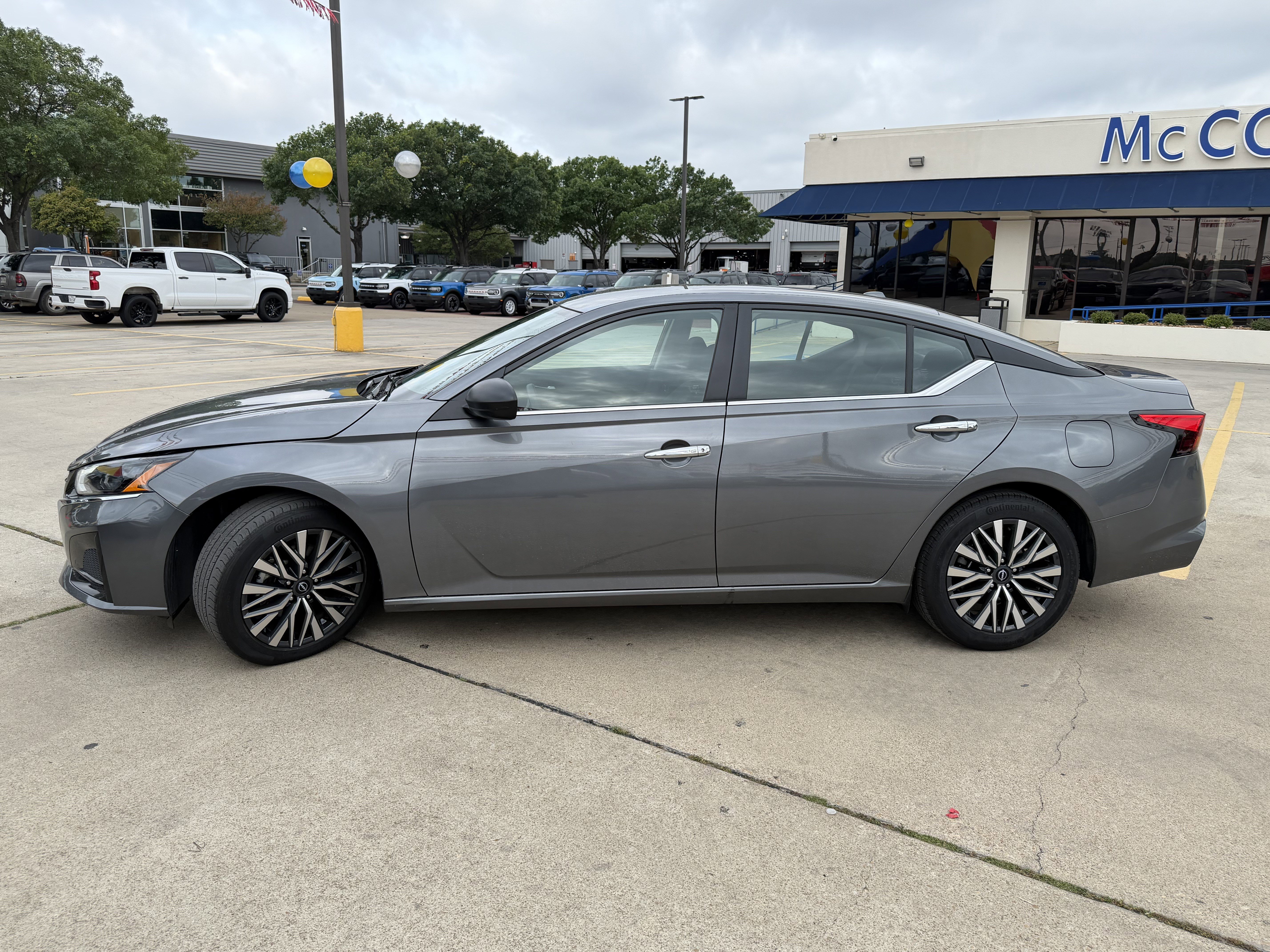 Used 2025 Nissan Altima 2.5 SV FWD image 10