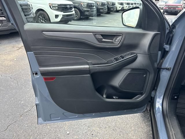 Certified 2025 Ford Escape Active AWD/4WD image 18