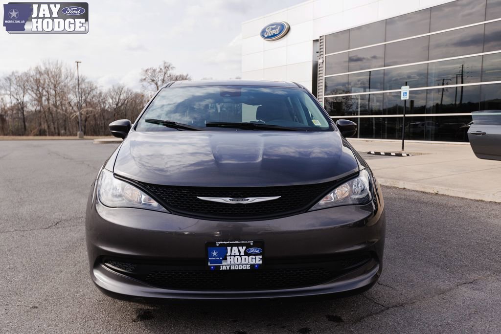 Used 2023 Chrysler Voyager LX image 44