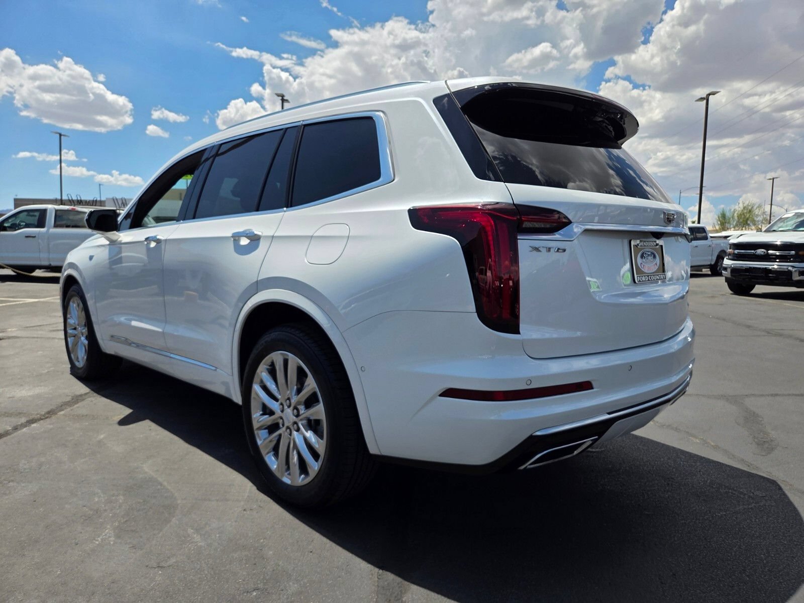 Used 2025 Cadillac XT6 Premium Luxury w/ Technology Package FWD image 4