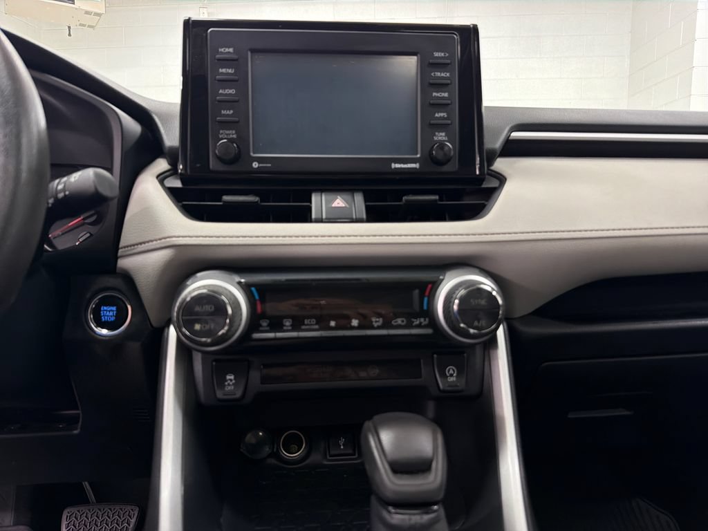 Used 2020 Toyota RAV4 XLE w/ Convenience Package FWD image 23