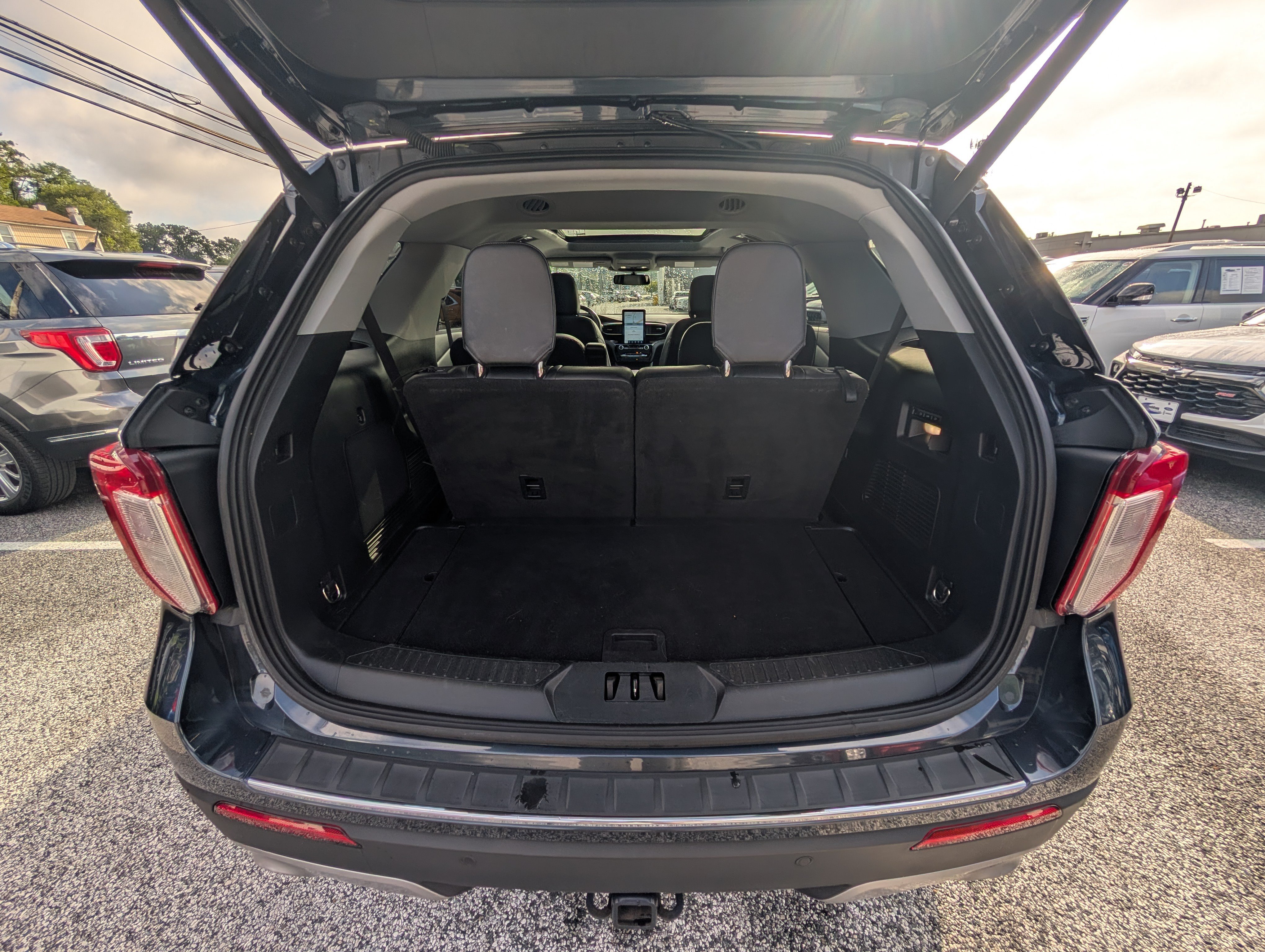 Certified 2022 Ford Explorer Limited w/ Limited Technology Package AWD/4WD image 15