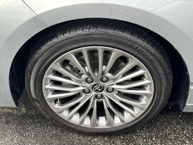 Used 2021 Toyota Avalon Limited image 37