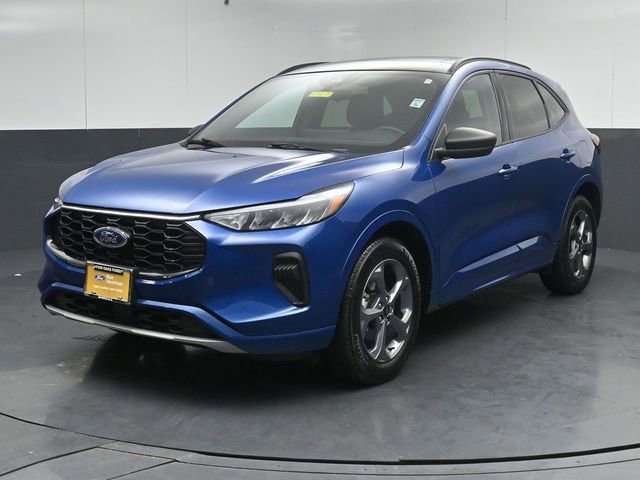 Certified 2023 Ford Escape ST-Line w/ Tech Pack #1 AWD/4WD image 3