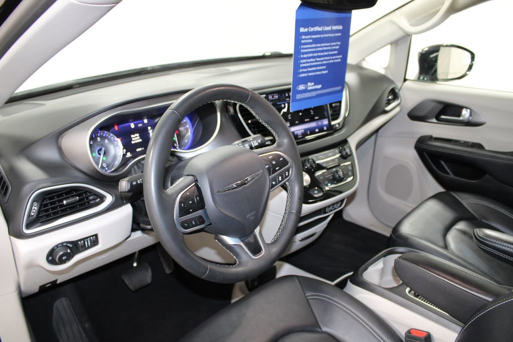 Used 2024 Chrysler Pacifica Touring-L image 24