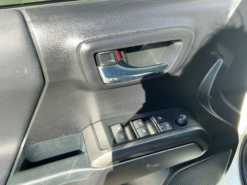 Used 2021 Toyota Tacoma TRD Sport w/ Blackout Package (TMS) AWD/4WD image 16