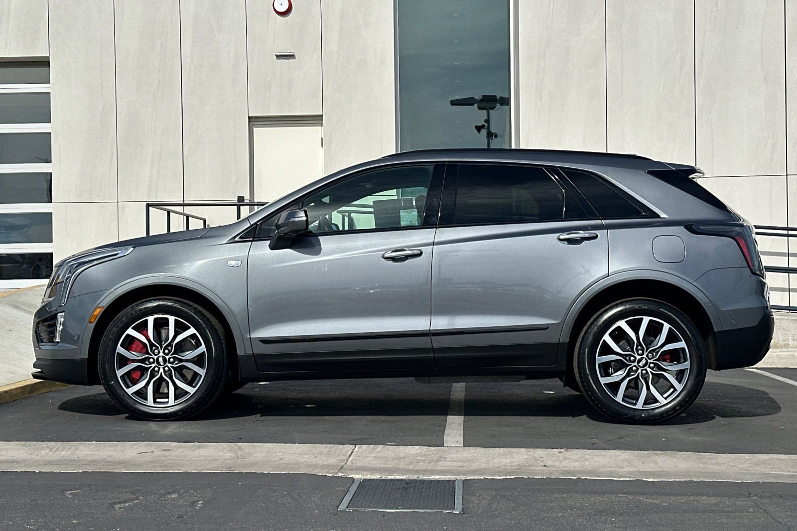 Used 2022 Cadillac XT5 Sportv w/ LPO, ONYX Package image 6