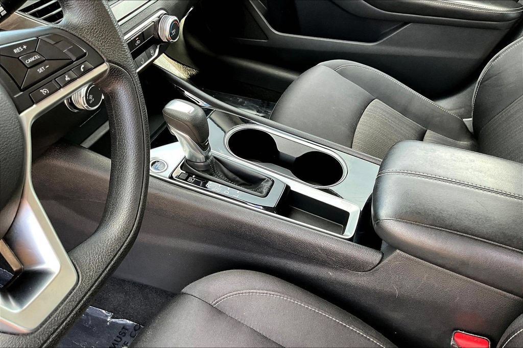 Used 2024 Nissan Altima 2.5 SV FWD image 19