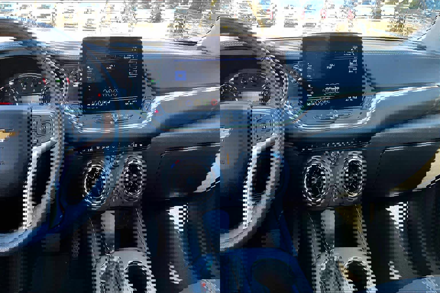 Used 2025 Chevrolet Blazer LT image 9