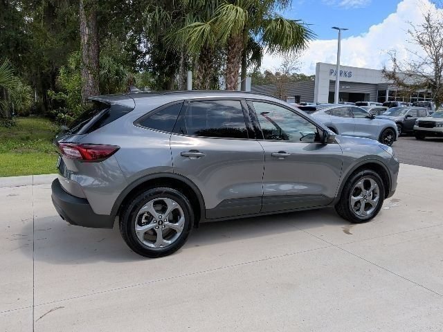 Certified 2025 Ford Escape ST-Line Select AWD/4WD image 5